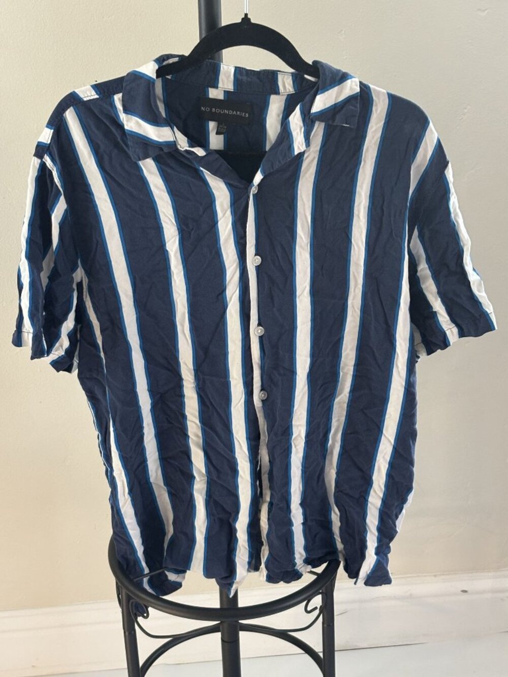 No Boundaries Mens Blue & White Striped Button-Up Shirt Size L 100% Rayon Casual